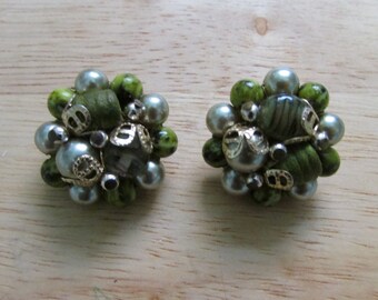 Mid century gold-tone, faux pearl & green stone bead clustered large clip-on earrings