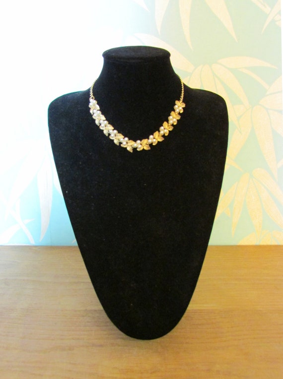 1950s Trifari-style gold-tone & faux pearl leaf ch