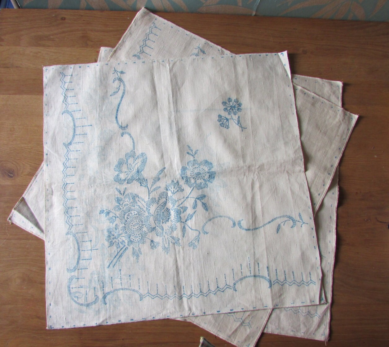 Square 85*85cm Apricot-Floral Polyester Embroidered Small T/Cloth Square 85*85cm Apricot-Floral Polyester Embroidered Small T/Cloth
