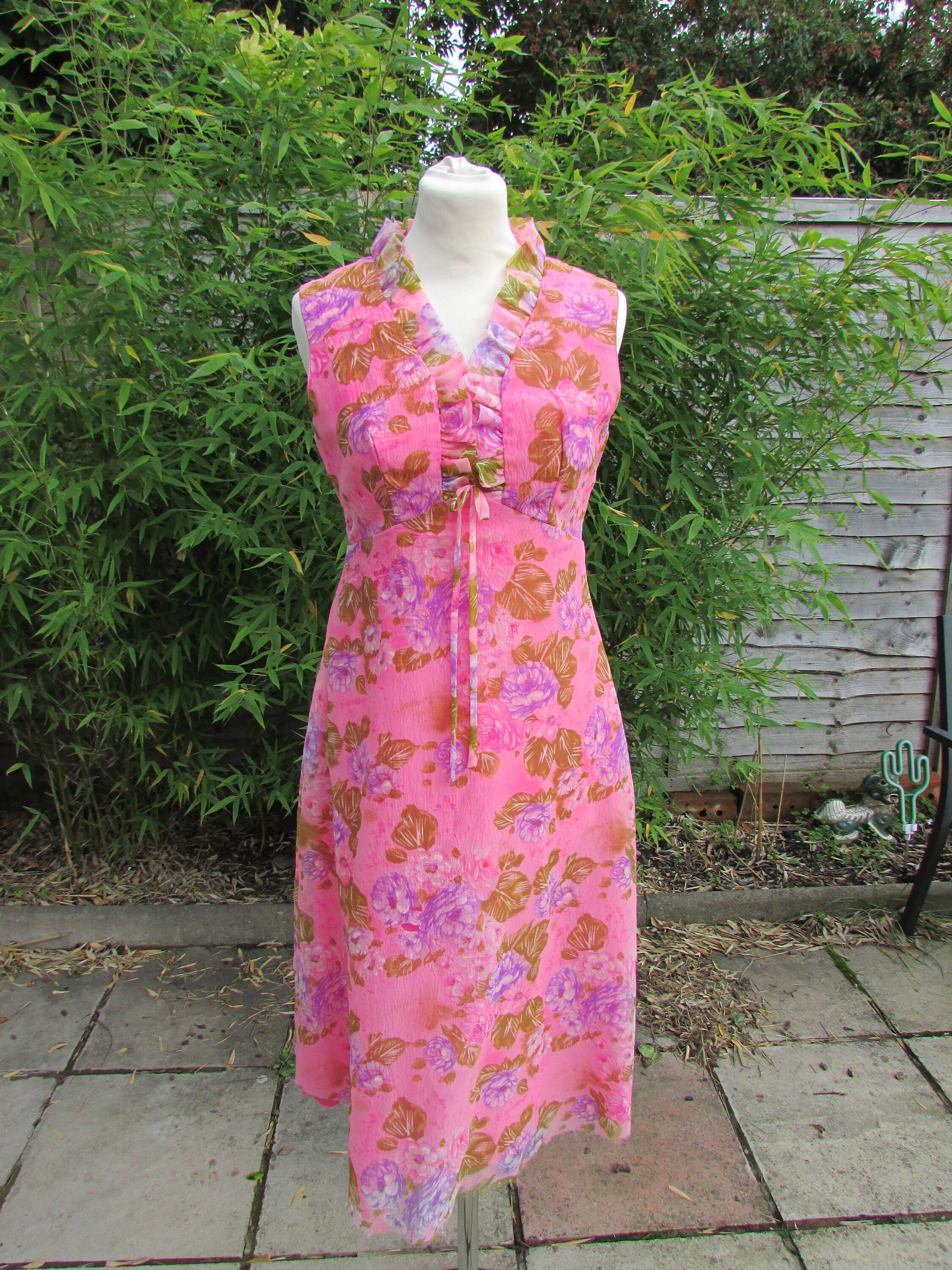 Image of S/S The House Of Nu-Mode, Canada, Pink Floral Sleeveless Dress With Ruched Collar Detail, Size -