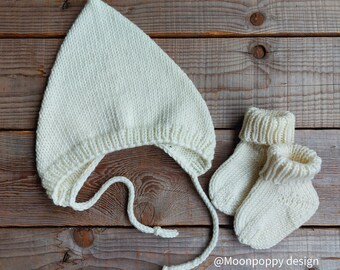 Knit baby pixie bonnet and socks for newborn Boho baby hat and slippers set baby boy/girl gift set Knitted baby coming home set