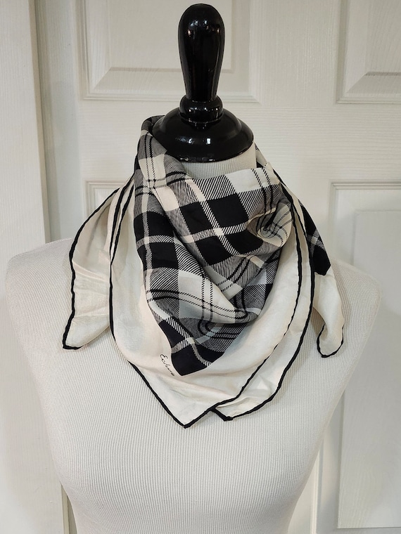 Echo black/white plaid scarf
