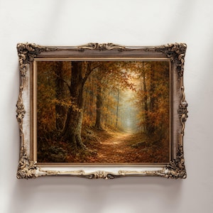 Può includere: Un dipinto paesaggistico rettangolare che raffigura un sentiero nel bosco durante l'autunno, con alberi alti dal fogliame arancione e marrone. L'opera è racchiusa in una cornice dorata ornata con intagli complessi e decorazioni.