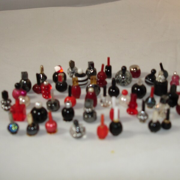 Mini dollhouse Perfume Assortment - Black and Red