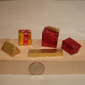 Mini Christmas Presents: Red & Gold Foil B