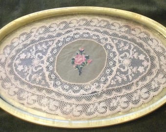 Plateau pour commode en celluloïd en dentelle normande