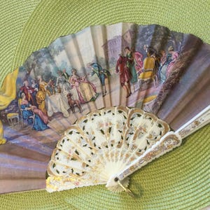 Abanico español de celuloide firmado y pintado a mano de El Arte Inglés