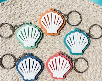 Llavero de concha de vieira acrílica: regalo para los amantes de la playa.