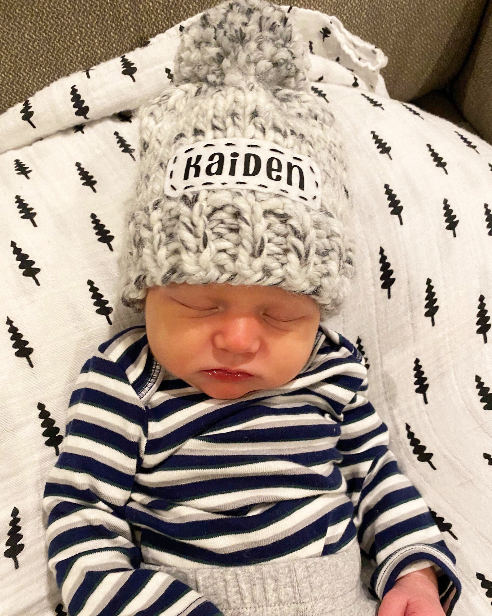 Customized knit baby pom hat/personalized baby hat/name Etsy