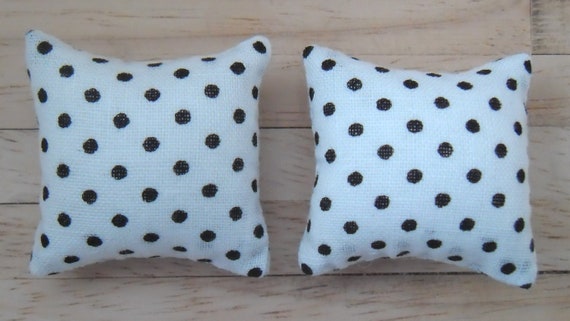 1/24th Scale Dolls House Printed Fabric Cushions Spots Design in White & Black