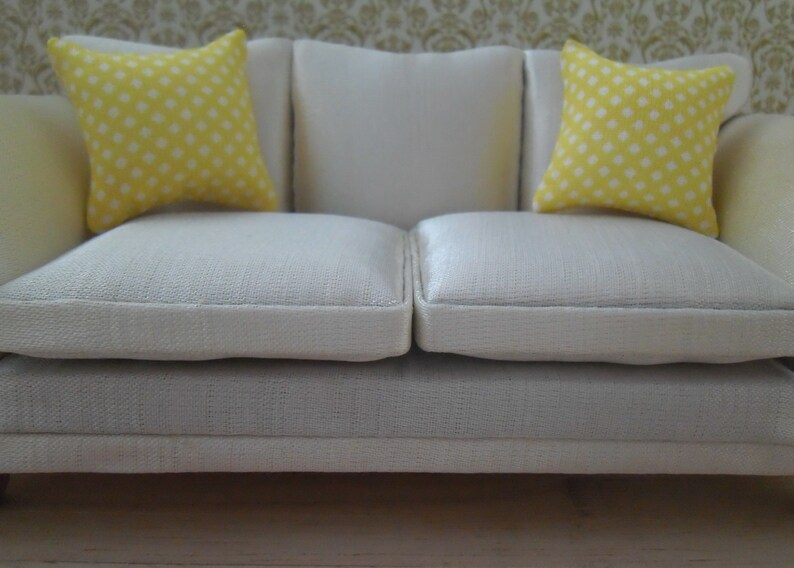 1 12th scale dolls house accessories