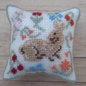 1/12スケール ドールハウス 手刺繍 森の動物 クッション ウサギデザイン
