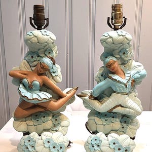 A pair of vintage mid century atomic chalkware table lamp with finals.