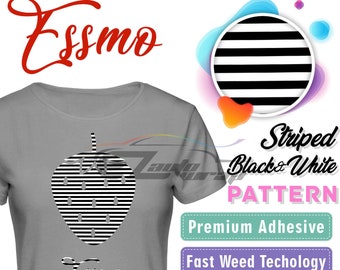 Può includere: Una maglietta grigia con un design a fragola a strisce bianche e nere e la parola "Essmo" stampata su di essa. La maglietta è una tela bianca per un design personalizzato. L'immagine mostra anche un campione del motivo a strisce, che è descritto come "Motivo a strisce bianco e nero". Sono anche visibili i testi "Adesivo Premium", "Tecnologia Fast Weed" e "Rivenditore Autorizzato".