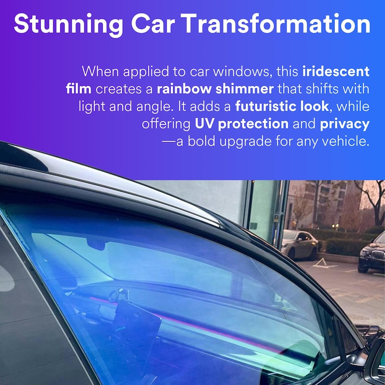 Pu&ograve; includere: Immagine di un finestrino auto con pellicola iridescente, che crea un luccichio arcobaleno. Il testo recita "Stunning Car Transformation" e descrive l'aspetto futuristico della pellicola, la protezione UV e la privacy.