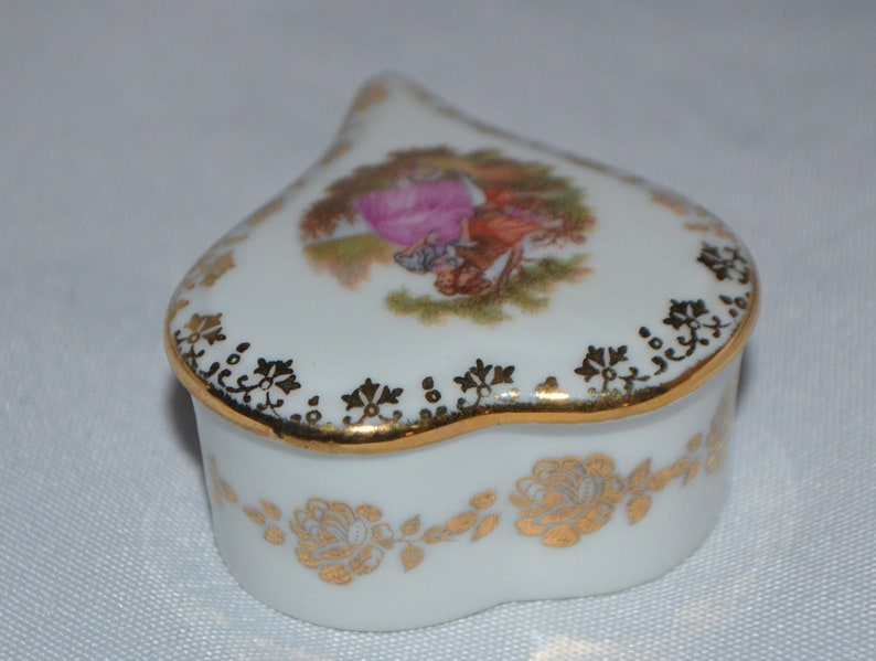 Limoges Porcelain Heart Shaped Trinket Box La Reine Courting Couple Fragonard