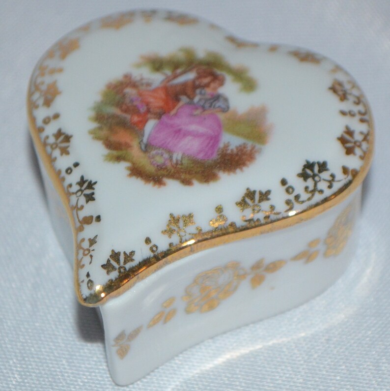 Limoges Porcelain Heart Shaped Trinket Box La Reine Courting Couple Fragonard