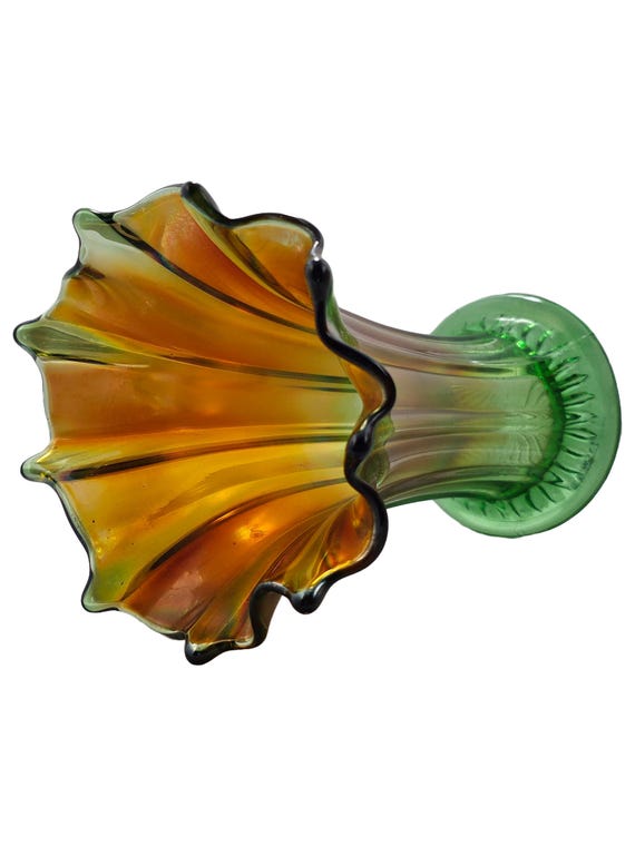 Vase Tornado Northwood 6 Pouces – Verre Vert Foncé Iridescent, Couleurs Arc-en-ciel, Vintage