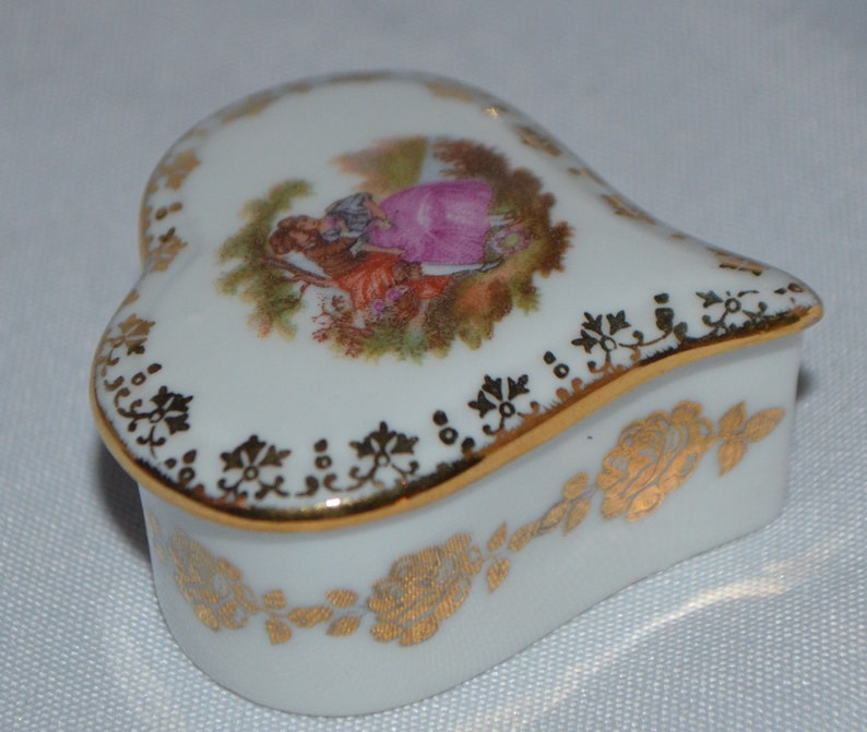 Limoges Porcelain Heart Shaped Trinket Box La Reine Courting Couple Fragonard