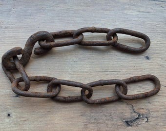 Chaînes en fer rouillé antiques, pièces de harnais et d'équipement équestre vintage, détecteur de métaux, matériel agricole primitif, fournitures artisanales