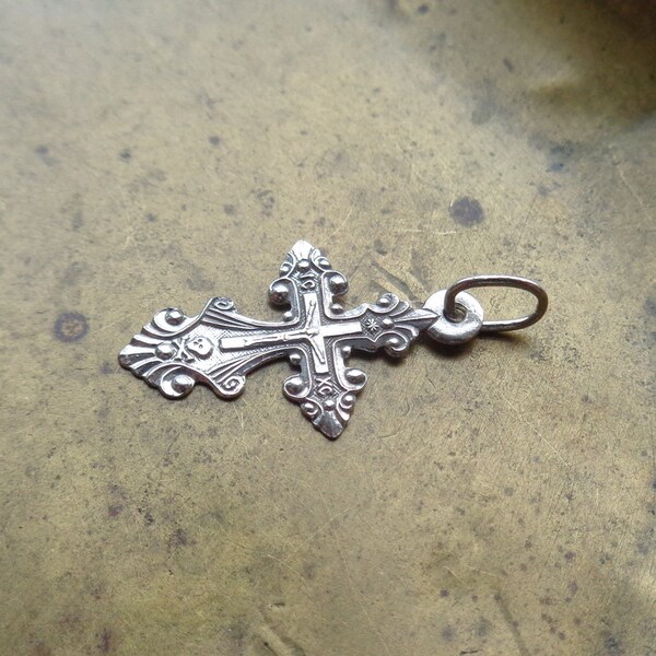 Vintage  Sterling silver small cross  Words of prayer "Save and Protect" Floral ornament Religious Symbol