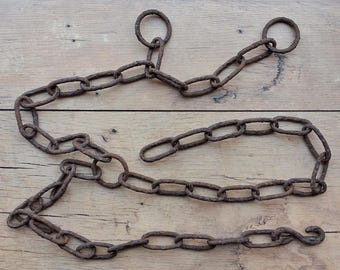 Chaînes en fer rouillé antiques, pièces de harnais et d'équipement équestre vintage, détecteur de métaux, matériel agricole primitif, fournitures artisanales