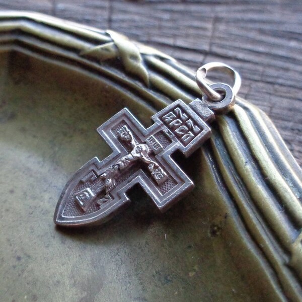 Mooie Vintage orthodoxe zilveren Crucifix woorden van gebed "Opslaan en beschermen" religieus symbool koning van glorie calvarieberg INRI + IC XC + Skull