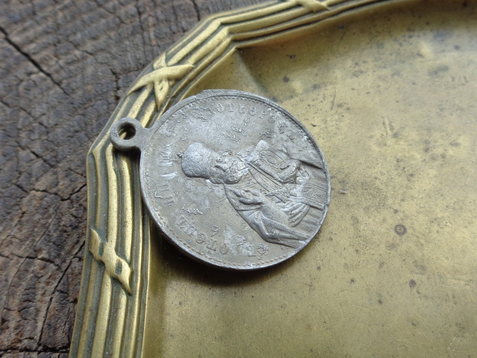 Pendentif Tir à l'arc sur perche. - Un