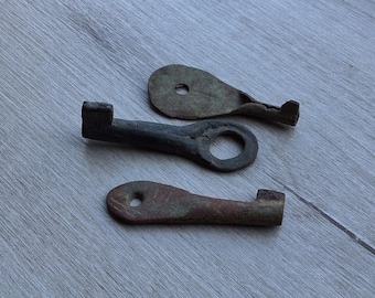 Ensemble de 3 clés vintage en laiton faites à la main, trouvées pour détecteur de métaux. Projets d'artisanat steampunk, collage technique mixte, art transformé - T3