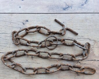 Chaînes en fer rouillé antiques, pièces de harnais et d'équipement équestre vintage, détecteur de métaux, matériel agricole primitif, fournitures artisanales