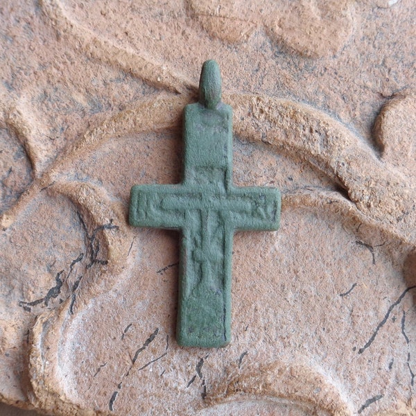 Ancient bronze cross pendant Late Medieval period 17th century Authentic artifact Rare original green patina Religious relic