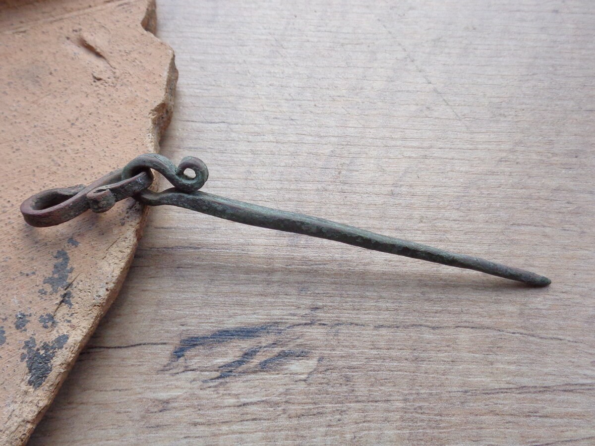 Antiker/Vintage Kupfer/Bronze Pfeifenreiniger aus dem 17.-18. Jahrhundert. Originale Patina. Authentisches Artefakt. Archäologischer Fund