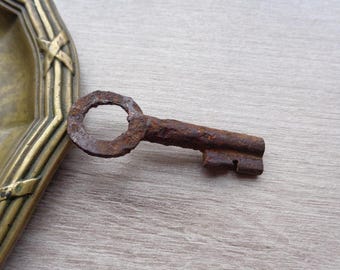 Ancient Metal Skeleton Key 18th century Authentic artifact Original Rusty patina Fragments of History