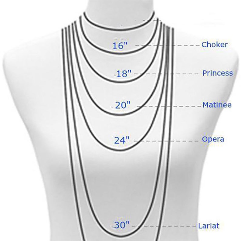 Pode incluir: Um manequim branco exibe v&aacute;rios comprimentos de colares. A imagem mostra colares com 40 cm, 45 cm, 50 cm, 61 cm e 76 cm, rotulados como Choker, Princess, Matinee, Opera e Lariat, respetivamente.