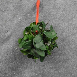 Artificial Mistletoe, 5 inch hanging ornament, with berries, per each