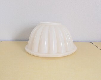 Vintage Tupperware Jello Mold