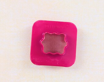 タッパーウェア用カナッペ型またはクッキー型（赤い花柄）