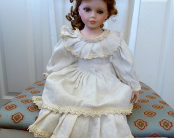 Muñeca de porcelana vintage