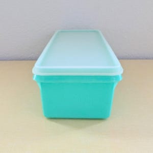 Pojemnik na warzywa i seler Jadite Tupperware w kształcie prostokąta