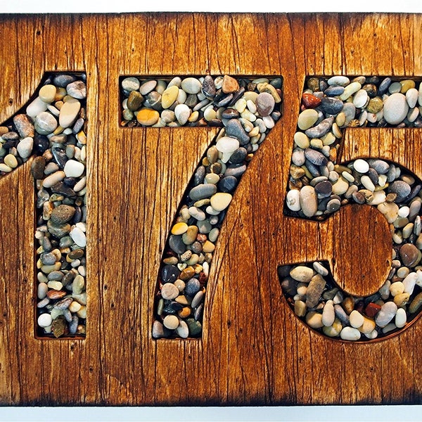 Custom Address Sign / Rustic House Address Plaque / Targa in legno usurata e numeri fatti di ciottoli di mare / Cartello dell'indirizzo della casa