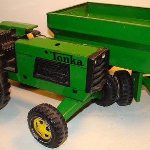 Details about Vintage Tonka Green Tractor & Trailer XMB-975 RARE VG Condition. Details about Vintage Tonka Green Tractor & Trailer XMB-975 RARE VG Condition.