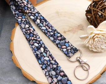 Cordão para crachá com estampa de pedras/rochas | Design rústico com pedras | Presente para professores, enfermeiros e amantes da natureza