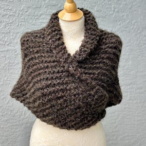 Outlander shawl sizes XS-S-M, hand knit chunky scarf, shoulder wrap, neck warmer for women, Outlander gift, gift for mother, girlfriend