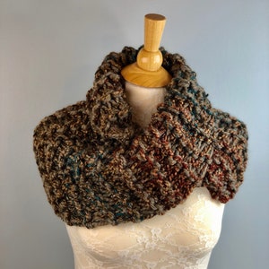 STRIPES TODAY Outlander Schal in braun und petrol, handgestrickter Loop, Rundschal mit Twist, Geschenk für Outlander Fan, Mama, Sie