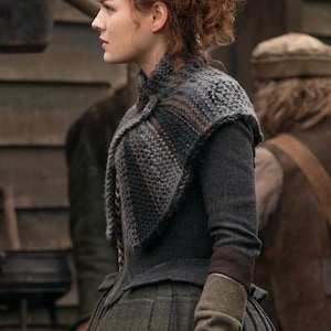 Outlander inspired cape, scarf, shoulder wrap, in the original gray/black/brown color, neck warmer with wooden buttons, Outlander fan gift