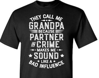 Ils m’appellent grand-père parce que partenaire dans le crime me fait sonner comme une chemise mauvaise influence | Cadeau drôle grand-père | Bad Influence Grandpa T-shirt