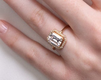 Emerald Cut Diamond Engagement Ring Gold 14K-18K Gold Unique Rings Halo Emerald Engagement Ring for Girlfriend