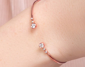 Pulsera minimalista de diamantes en oro rosa de 14K-18K. Pulsera minimalista de diamantes en oro rosa. Joyería única. Regalo de cumpleaños.