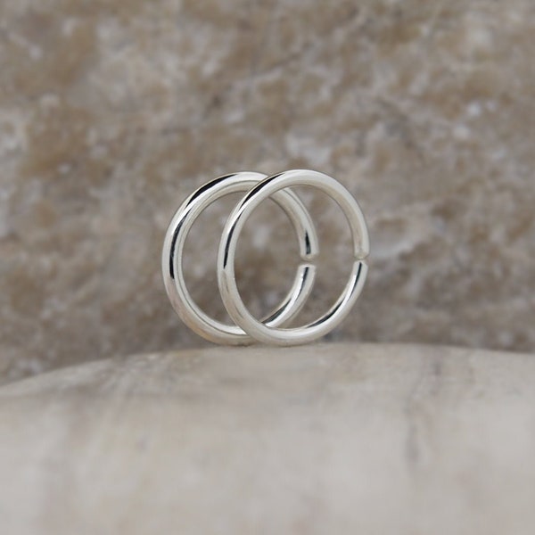 Zilveren kraakbeen hoepel oorbel sierlijk minimalistisch - ook als tragus, helix, schelp, neusring