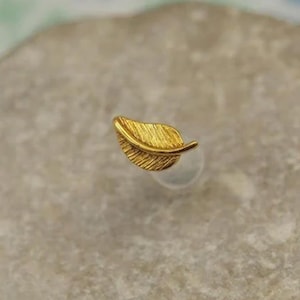 Leaf Cartilage Stud - 16g Tragus Piercing - Cartilage Earring - Leaf Helix Stud - Helix Earring - Helix 16 Gauge Stud - Gold Helix Piercing